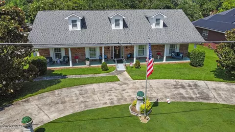 5381 College Dr, Graceville, FL 32440