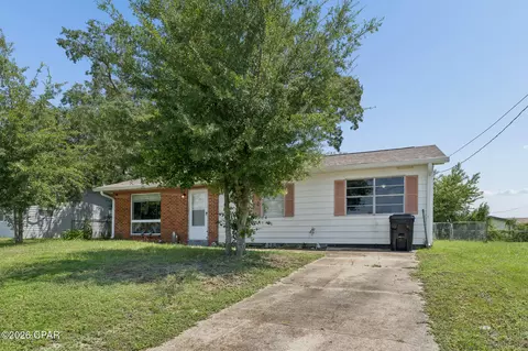 910 Nottingham Dr, Panama City, FL 32401