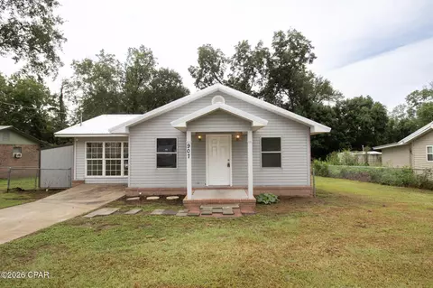 907 W Banfill Ave, Bonifay, FL 32425