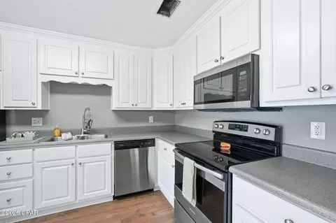 Kitchen - 4541 Hancock Ct, Chipley, FL 32428 photo 3 of 4