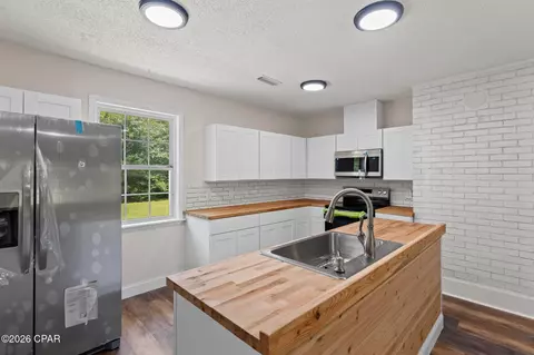 Kitchen - 5953 Deerwood Dr, Malone, FL 32445 photo 2 of 4