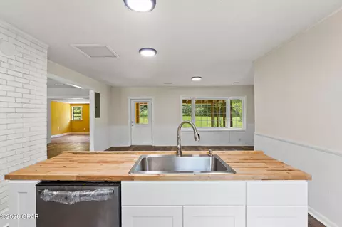 Kitchen - 5953 Deerwood Dr, Malone, FL 32445 photo 4 of 4
