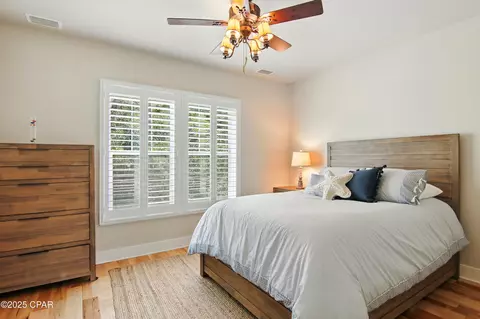 Bedroom - 400 Pitts Bayshore Dr, Freeport, FL 32439 photo 4 of 7