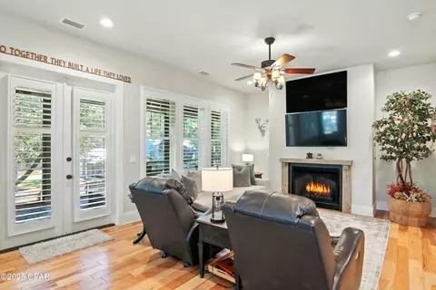 Living - 400 Pitts Bayshore Dr, Freeport, FL 32439 photo 2 of 3