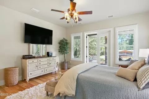 Bedroom - 400 Pitts Bayshore Dr, Freeport, FL 32439 photo 2 of 7