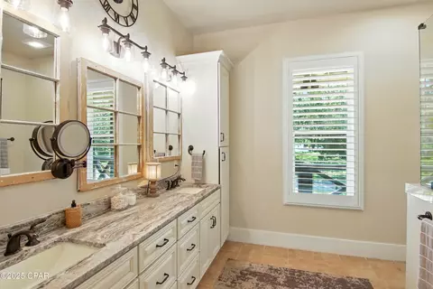 Bath - 400 Pitts Bayshore Dr, Freeport, FL 32439 photo 1 of 2