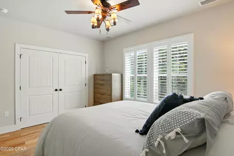 Bedroom - 400 Pitts Bayshore Dr, Freeport, FL 32439 photo 5 of 7