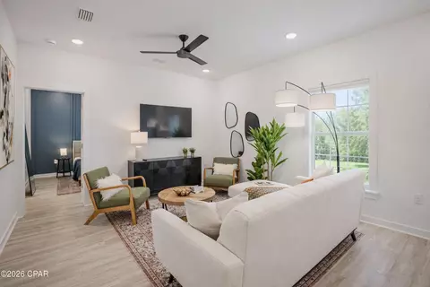 Living - 1191 Florence Ct, Chipley, FL 32428 photo 2 of 2