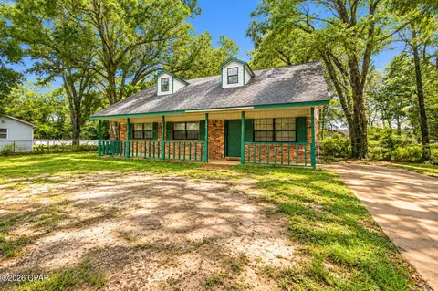 Exterior - 103 Powell Dr, Crestview, FL 32536 photo 2 of 3