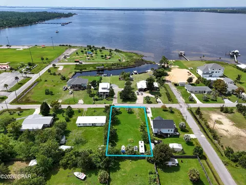 305 Montana Ave, Lynn Haven, FL 32444