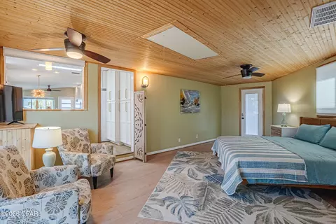 1 Dolphin Ln, Panama City Beach, FL 32408