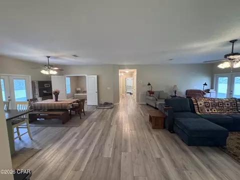 594 Green Bay Rd, Chipley, FL 32428