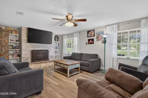 Living - 2367 Tiller Rd, Chipley, FL 32428 photo 2 of 4