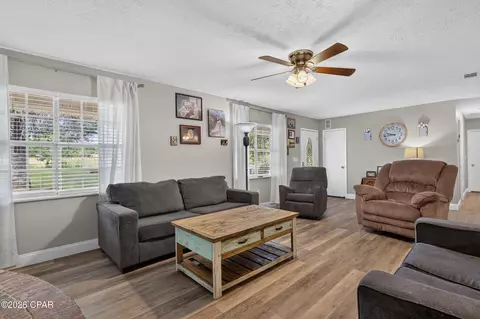 Living - 2367 Tiller Rd, Chipley, FL 32428 photo 3 of 4