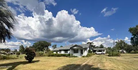 17595 NE Pear St, Blountstown, FL 32424