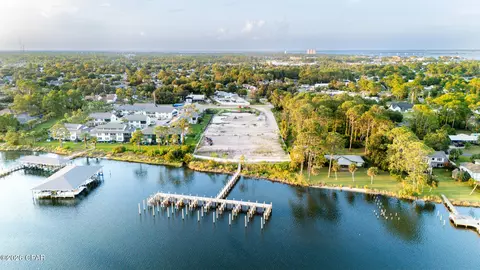 7801 N Lagoon Dr, Panama City, FL 32408