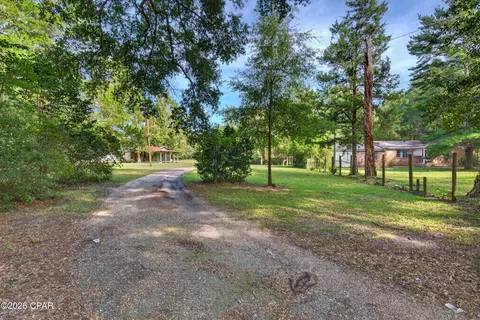 750 Palmer Dr, Caryville, FL 32427
