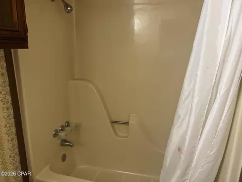 Bath - 25414 NEvans St, Altha, FL 32421 photo 2 of 4
