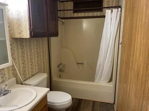 Bath - 25414 NEvans St, Altha, FL 32421 photo 1 of 4