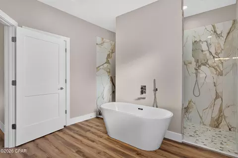 Bath - 3982 Horizon Ave, Chipley, FL 32428 photo 6 of 10