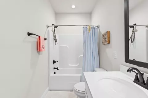 Bath - 65 Apollo Ave #EAST, Freeport, FL 32439 photo 4 of 9