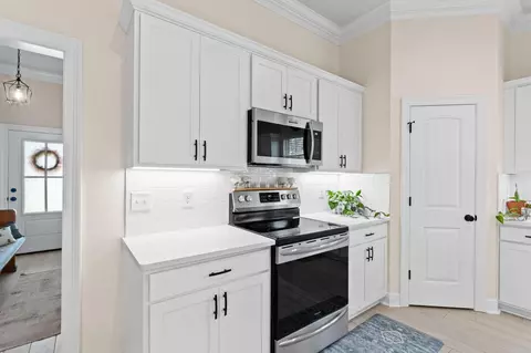 Kitchen - 65 Apollo Ave #EAST, Freeport, FL 32439 photo 3 of 6