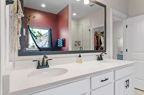 Bath - 65 Apollo Ave #EAST, Freeport, FL 32439 photo 8 of 9