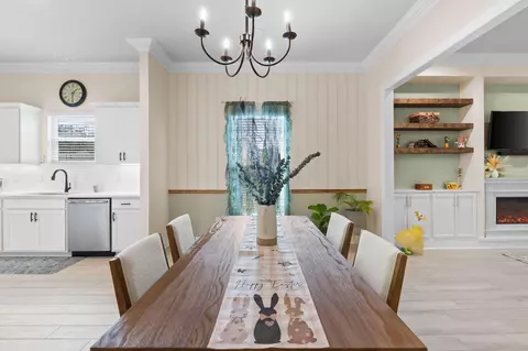 Dining - 65 Apollo Ave #EAST, Freeport, FL 32439 photo 1 of 3