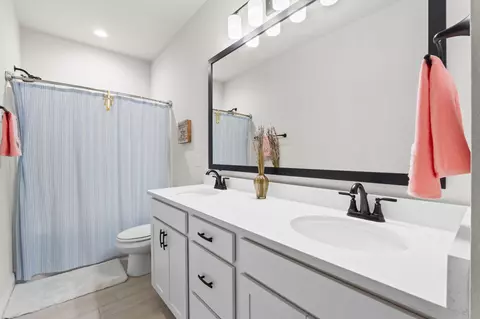 Bath - 65 Apollo Ave #EAST, Freeport, FL 32439 photo 3 of 9
