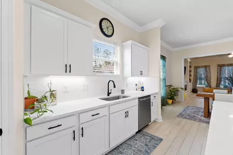 Kitchen - 65 Apollo Ave #EAST, Freeport, FL 32439 photo 4 of 6