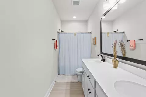 Bath - 65 Apollo Ave #EAST, Freeport, FL 32439 photo 2 of 9