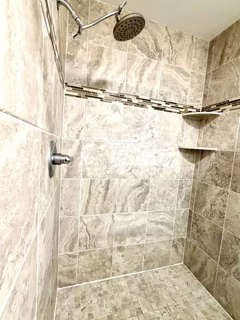 Bath - 611 Terrier Trl, Crestview, FL 32536 photo 6 of 8
