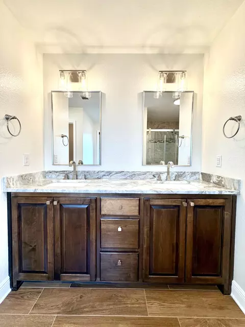 Bath - 611 Terrier Trl, Crestview, FL 32536 photo 3 of 8