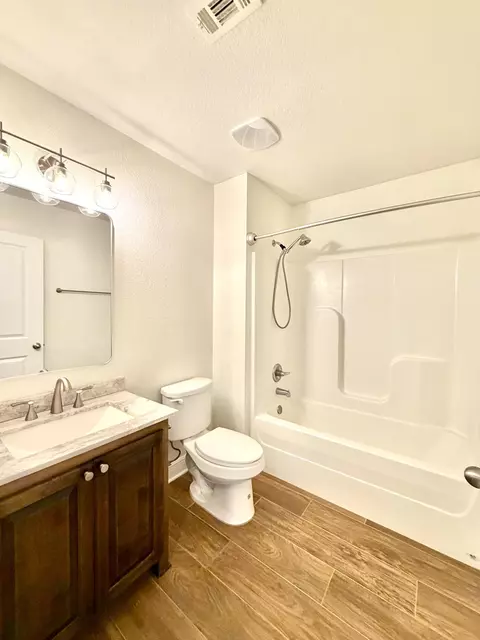 Bath - 611 Terrier Trl, Crestview, FL 32536 photo 8 of 8