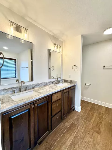 Bath - 611 Terrier Trl, Crestview, FL 32536 photo 2 of 8