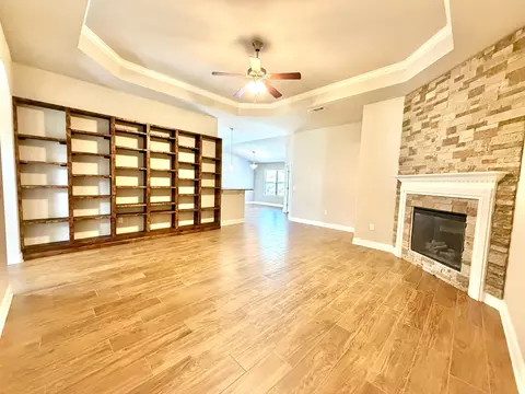 Living - 611 Terrier Trl, Crestview, FL 32536 photo 4 of 7
