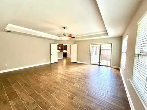 Living - 611 Terrier Trl, Crestview, FL 32536 photo 5 of 7