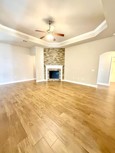 Living - 611 Terrier Trl, Crestview, FL 32536 photo 3 of 7