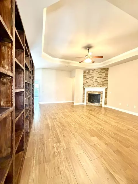 Living - 611 Terrier Trl, Crestview, FL 32536 photo 2 of 7