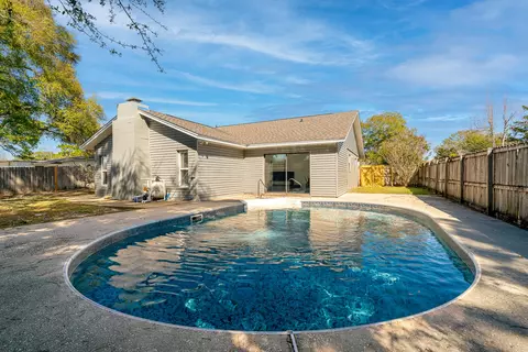 441 Stonehenge Dr, Mary Esther, FL 32569