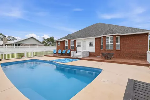 1025 Ten Lake Drive Dr, Defuniak Springs, FL 32433
