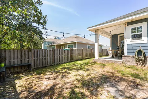 Exterior - 111 Brandywine Rd, Freeport, FL 32439 photo 3 of 7