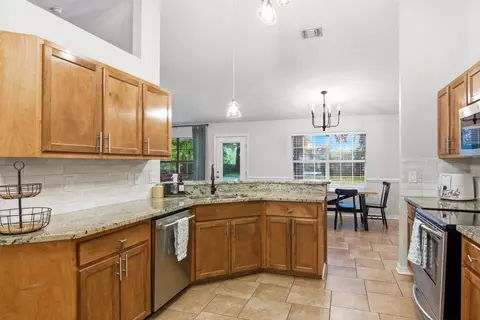 Kitchen - 6345 Havenmist Ln, Crestview, FL 32536 photo 3 of 4
