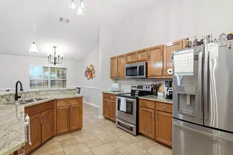 Kitchen - 6345 Havenmist Ln, Crestview, FL 32536 photo 4 of 4