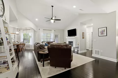 Entry Way - 52 Mango Ln, Freeport, FL 32439 photo 3 of 7