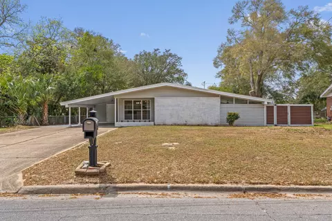 17 Azalea Dr, Mary Esther, FL 32569