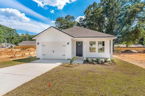 742 E Chestnut Ave, Crestview, FL 32539