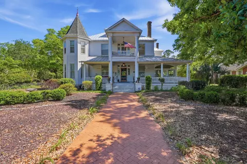 550 Circle Dr, Defuniak Springs, FL 32435