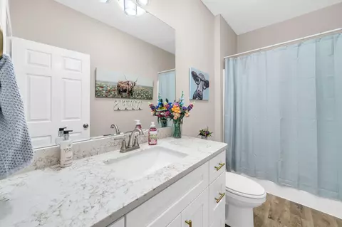 Bath - 6029 Sand Hill Rd, Crestview, FL 32539 photo 4 of 6