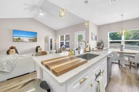 Kitchen - 6029 Sand Hill Rd, Crestview, FL 32539 photo 3 of 4